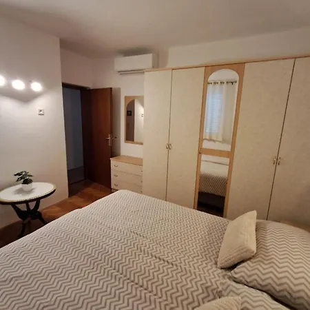 아파트 By The Sea Barbat, Rab - 4975